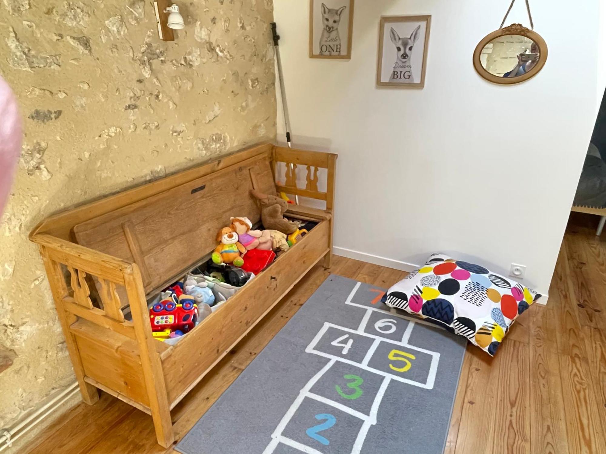 Les Regniers - 2 Gites Voisins Pour Familles Et Groupes Eynesse 外观 照片